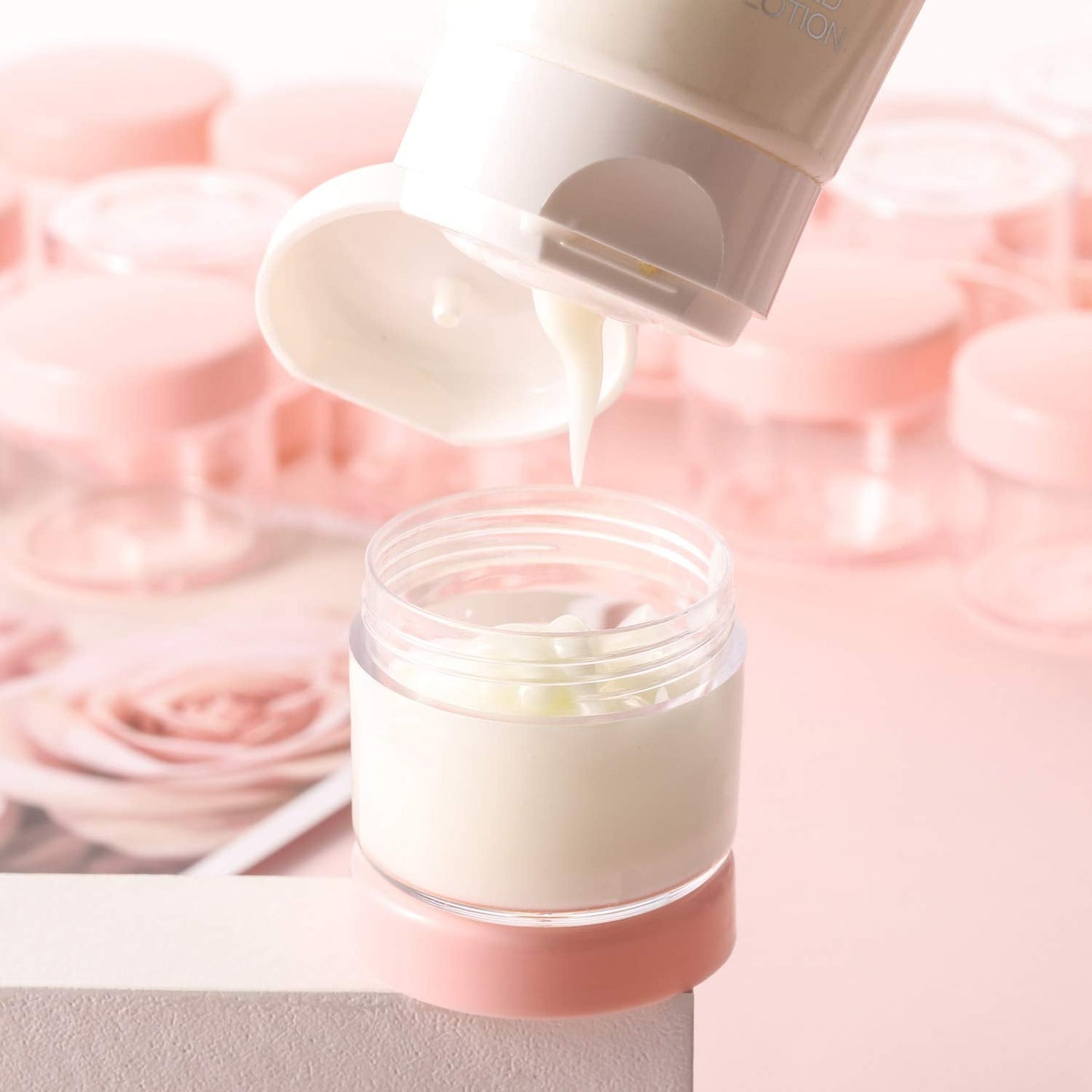 100 Count 20g Sample Containers with Lids，Refillable Cosmetic Containers Small Plastic Jars Lip Scrub Container - Pink